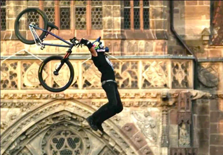 First-Ever MTB Tsunami Flip in Contest – Red Bull District Ride 2014